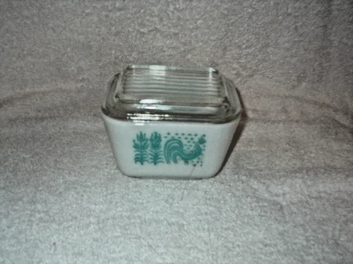 VINTAGE PYREX 1 1/2 CUP REFRIGERATOR DISH W/ GLASS LID 501-C AMISH BUTTERPRINT