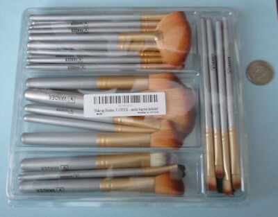 VANDER Professional 32 Piece Makeup Brush Set   Bag not included
