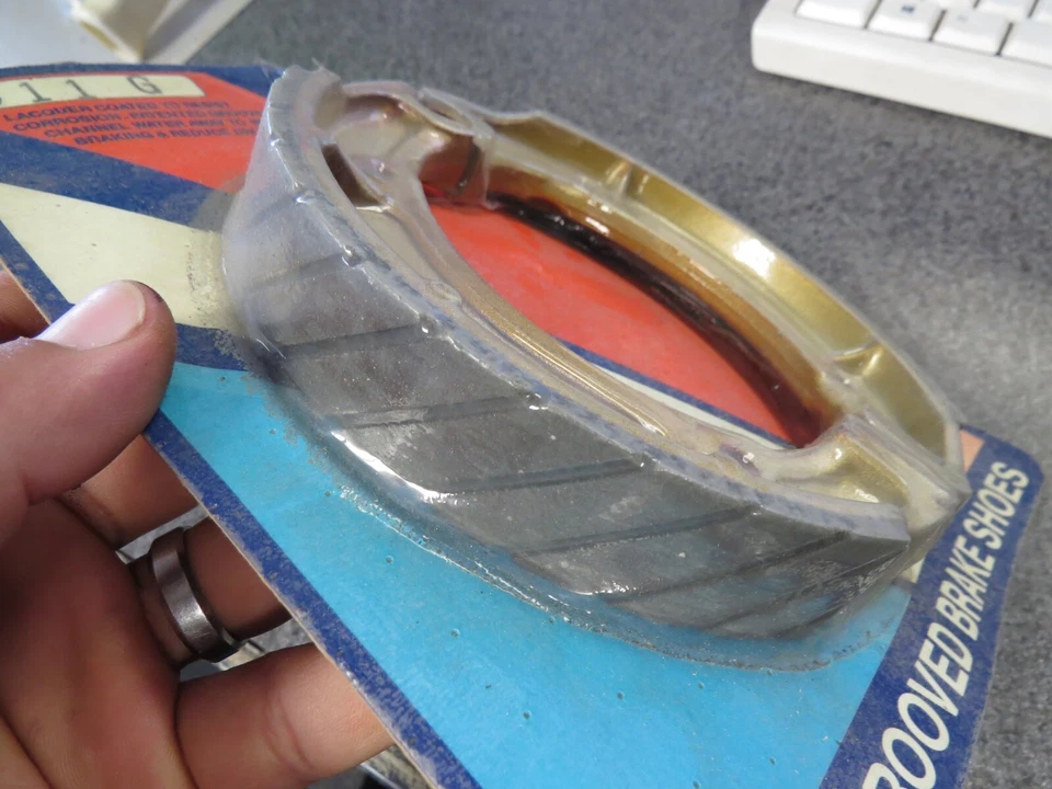 NOS EBC Brake Shoe Set Fits: Yamaha 77-80 IT250 SR250 XT500 YZ456 511G - Image 3 of 4