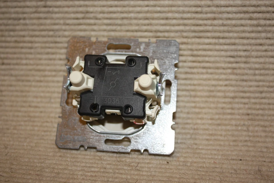 Berker Modul 2 cremeweiß Schalter mit Wippe - Bild 2 von 2