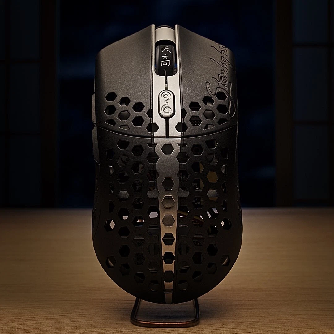Finalmouse Starlight Pro - The Last Legend (Medium)