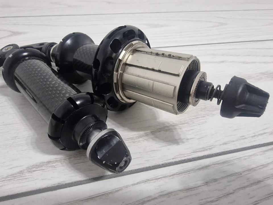 Mavic Cosmic SL Racing Bicycle Carbon Hubs Front & Rear Road Bike Parts - Image 4 of 4