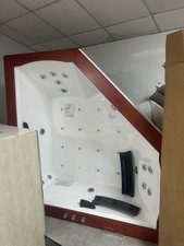 Hot Tub Jacuzzi 1750 x 1750 Acrylic with Wooden Edge