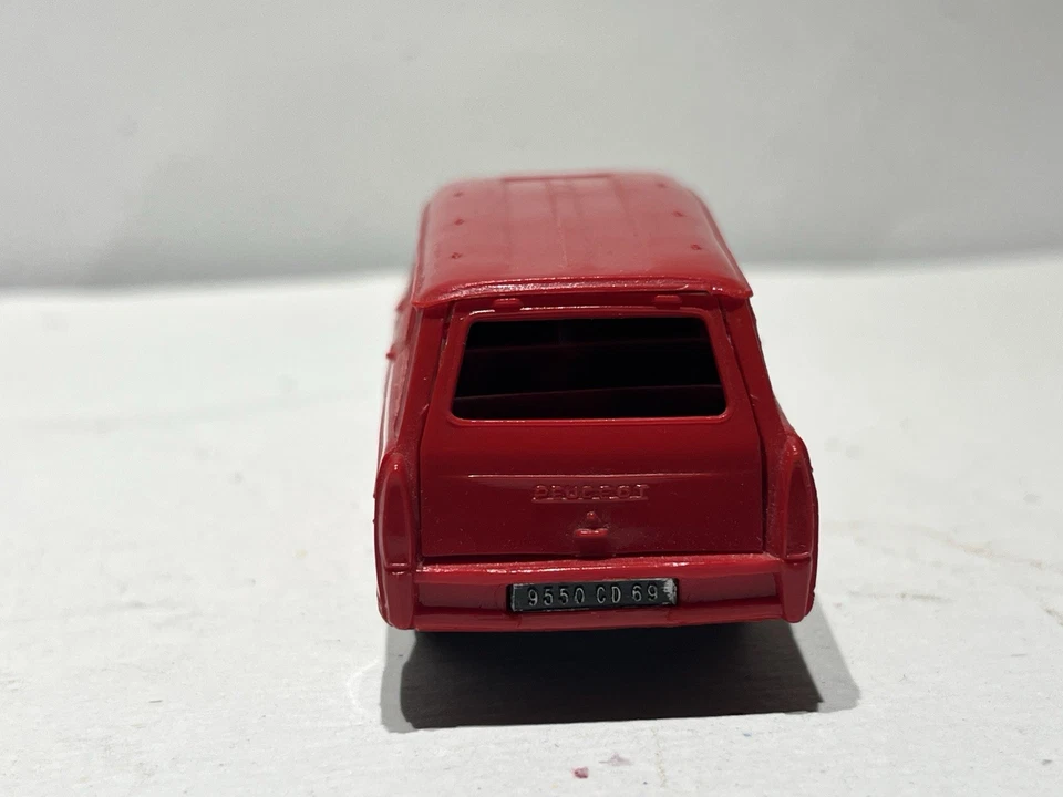 NOREV / PEUGEOT 404 BREAK NOREV / NOREV PLASTIC /JOUET ANCIEN - Photo 2/4