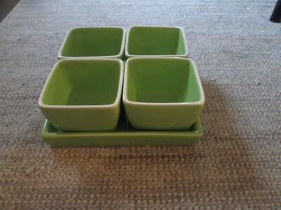 CRATE & BARREL 5-piece square serving set in CARMEN pattern.  Apple green. NEW!!