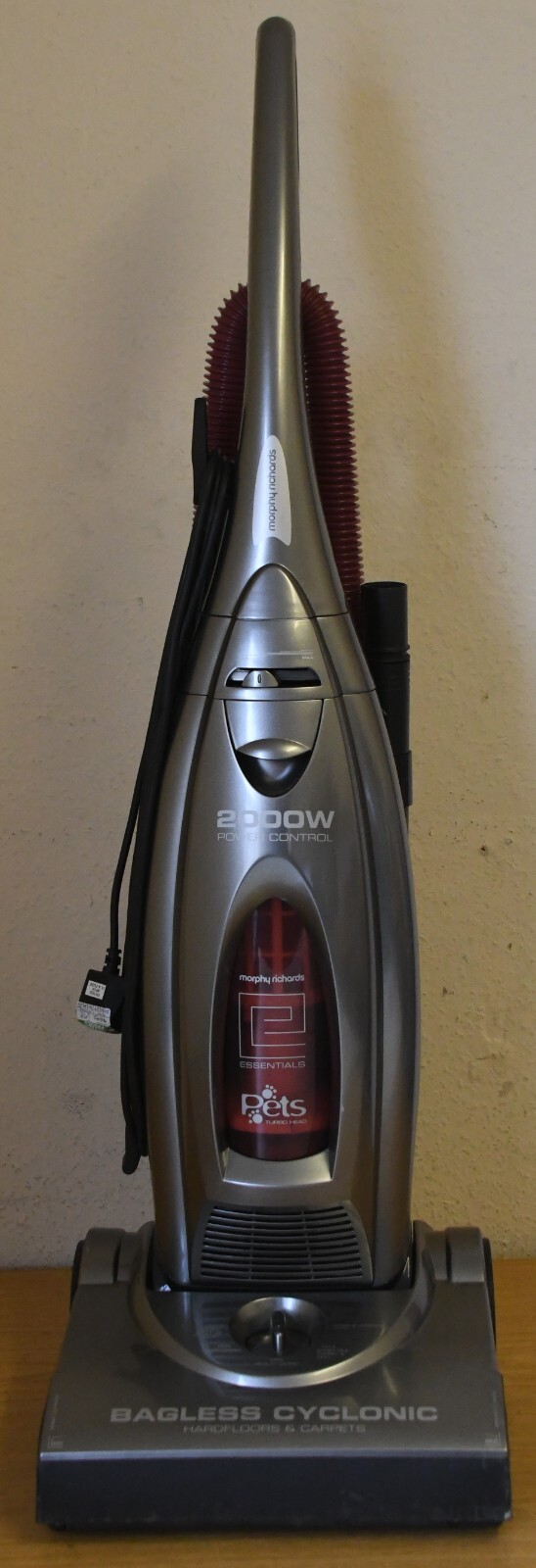 Morphy Richards Cyclonic Bagless Vacuum Cleaner with Essentials Pets