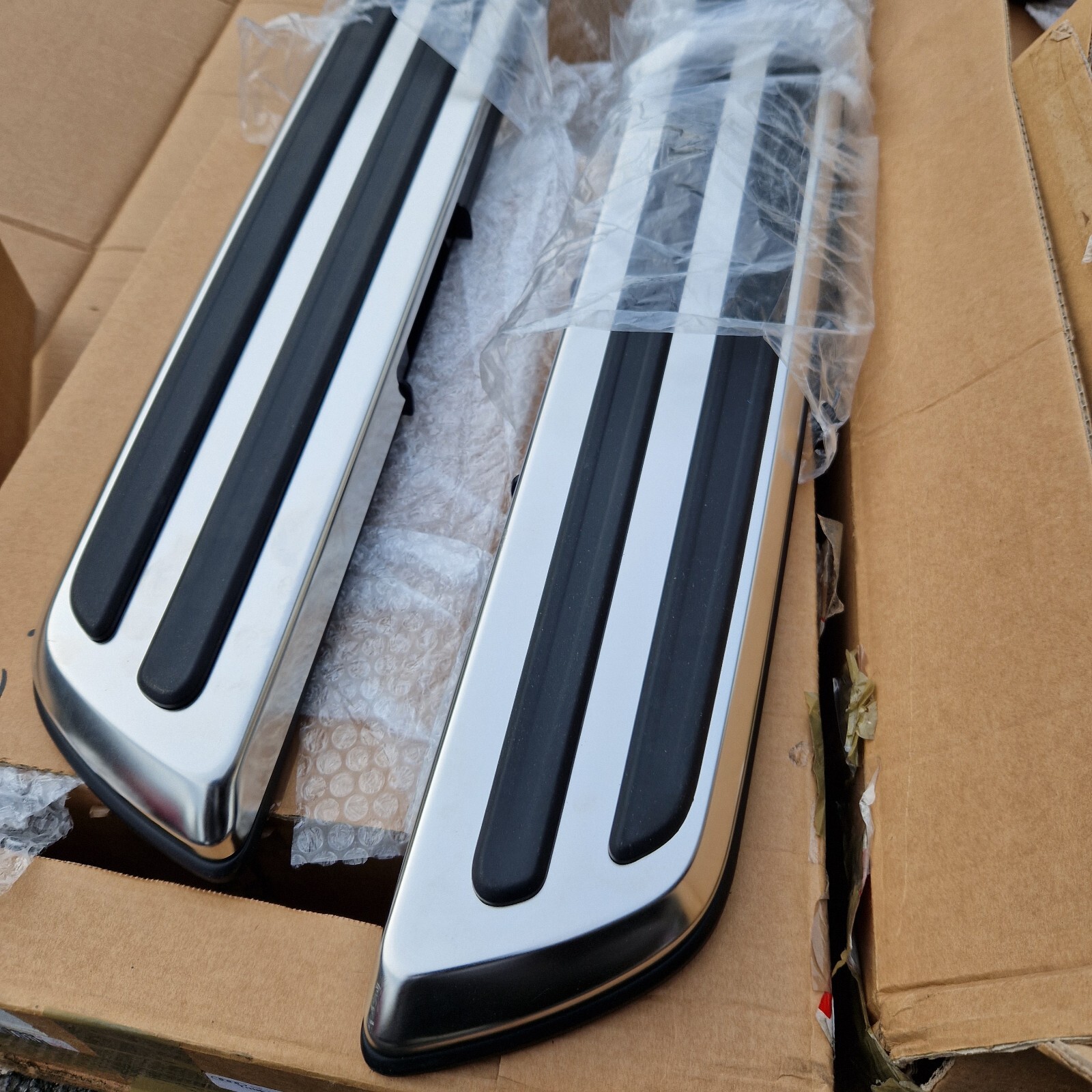 New Genuine Stainless Steel Audi Q7 / SQ7 side steps running boards
