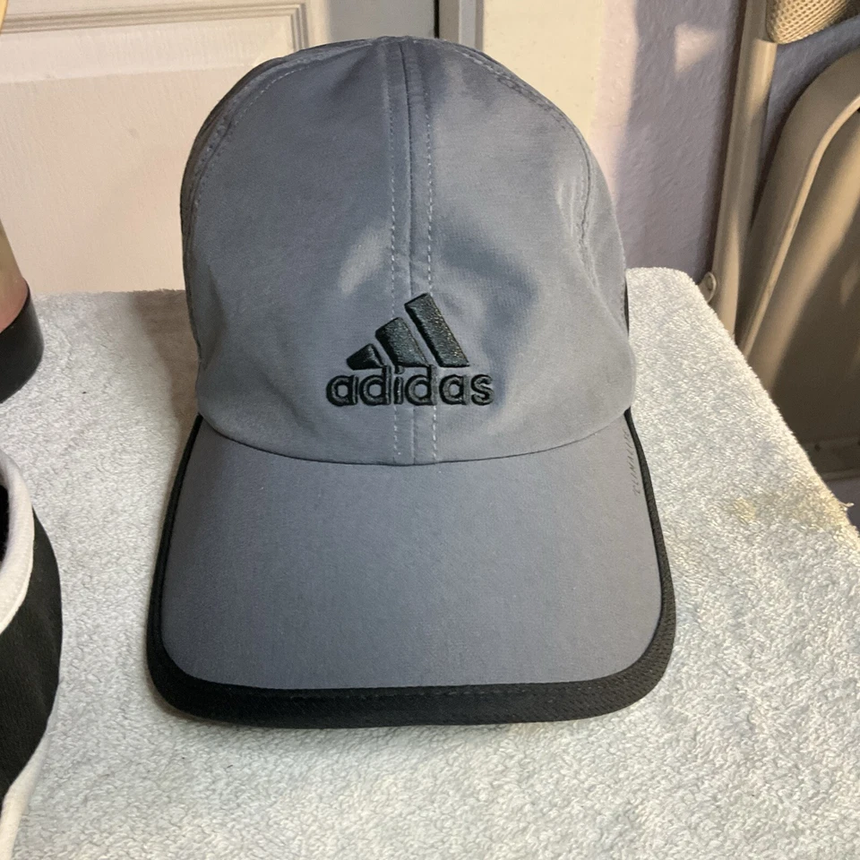 Lote de 5 sombreros/visera para correr Under Armour-Adidas-Nike para mujer Foto 4 de 4