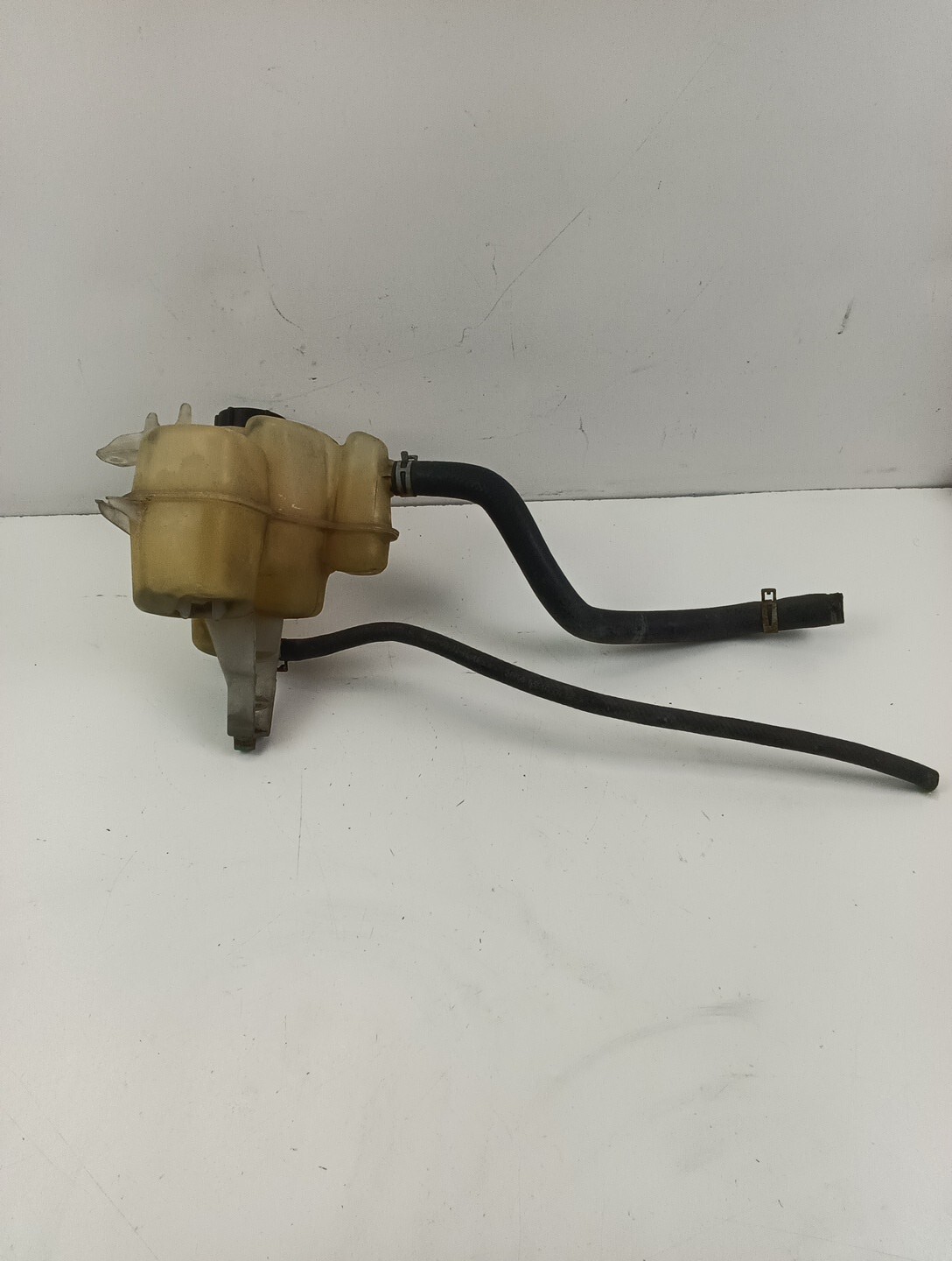 2007 Ford Escape Over Flow Coolant Tank Bottle Reservoir 2L84-8A080-AA OEM