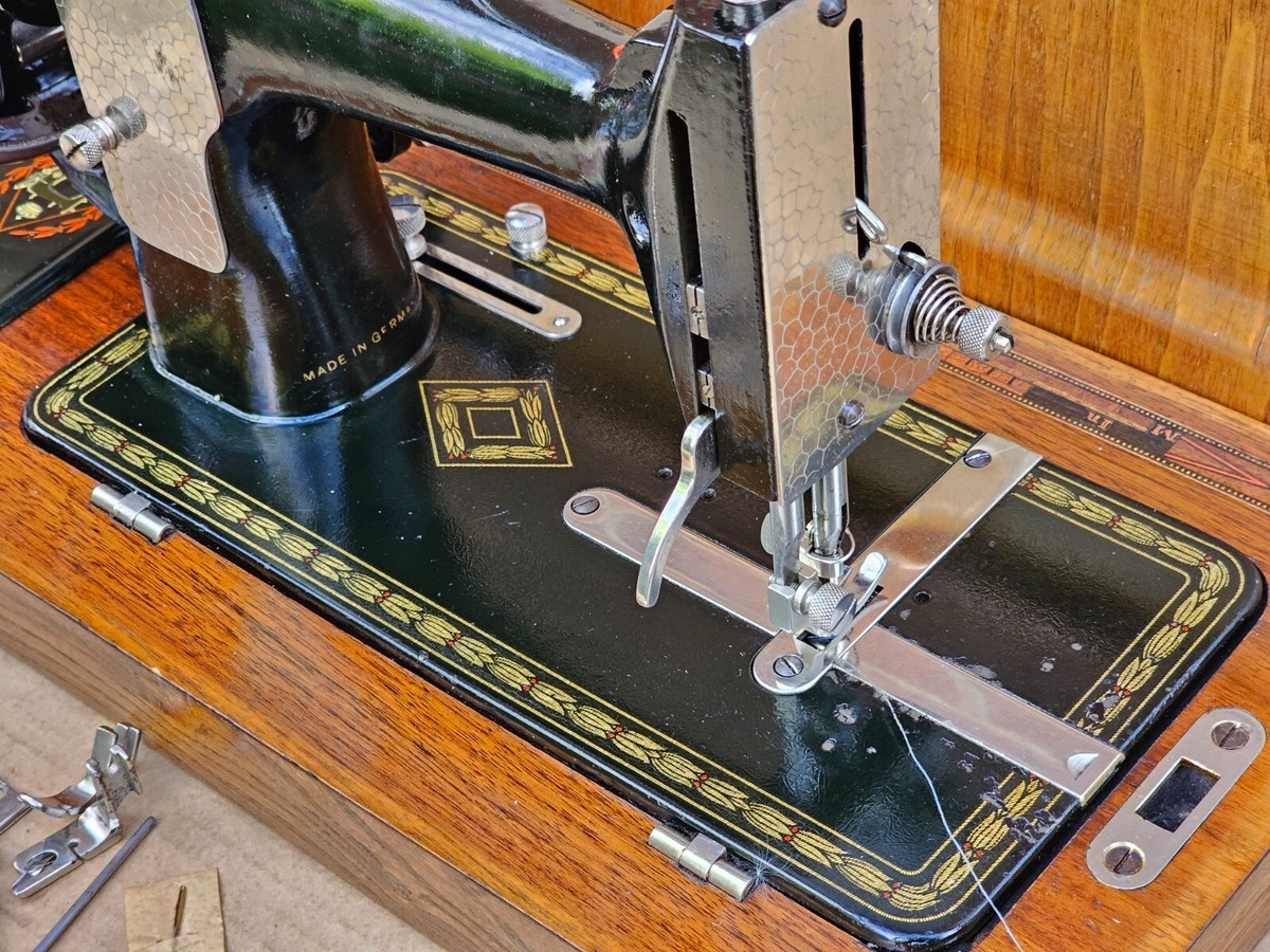 Antique Vesta Hand crank Transverse Shuttle Sewing machine | eBay
