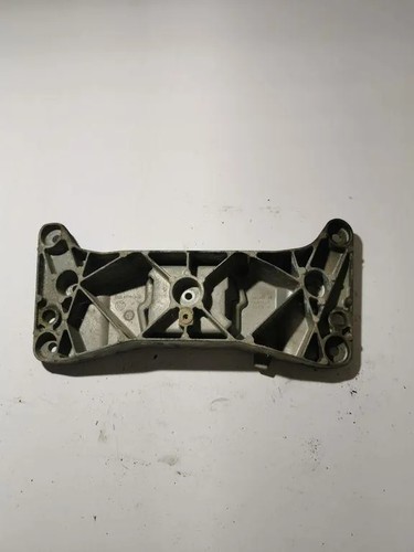 BMW 5 F10 Getriebehalter 6777613 4.40 Petrol 2011 34171091