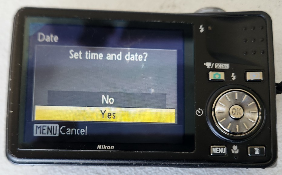 Nikon COOLPIX S630 12.0 MP Digital Camera W/16gb ** W/ Original