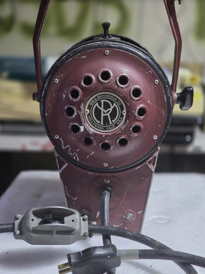 Mole Richardson Solarspot 4131 Fresnel 2K - Image 2 of 4