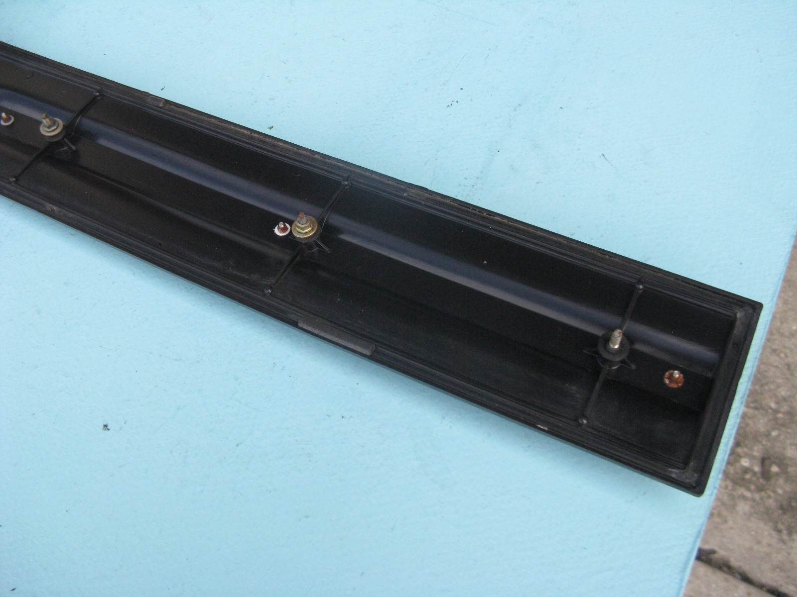 89 90 91 CHRYSLER TC BY MASERATI REAR TRUNK CENTER MIDDLE TAIL LIGHT PANEL USED