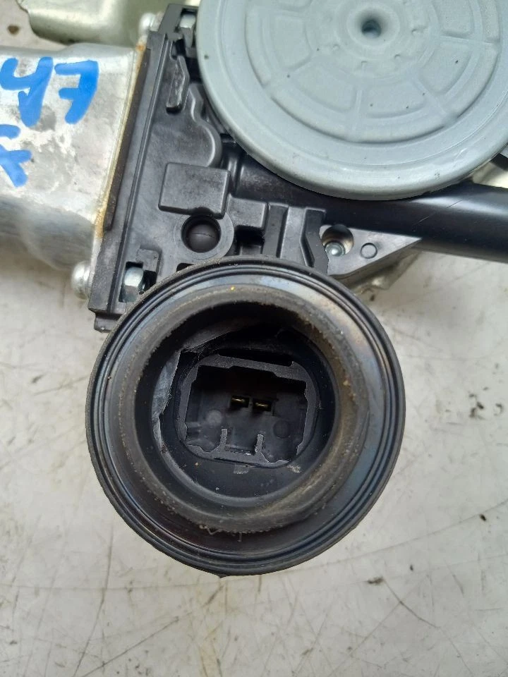 04 05 06 REGULADOR VENTANA DERECHA PASAJERO DELANTERO SCION XA Foto 4 de 4