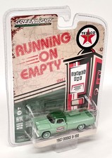Greenlight 1/64 Dodge D-100 Pick-Up 1967 Texaco Diecast Scale Model Car
