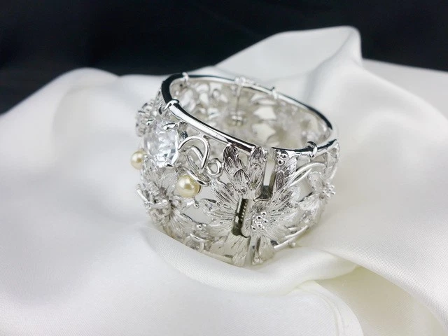 Brazalete Brazalete Ancho Plata Perla/Cristal Nolan Miller Flor Audaz Jardín Fiesta Foto 3 de 4