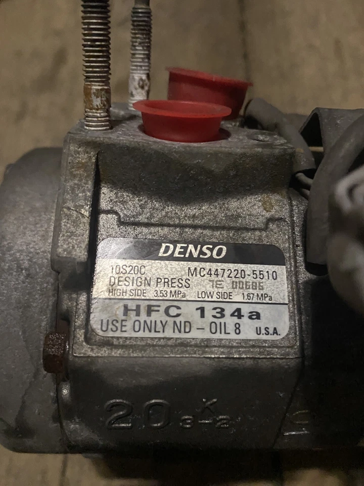 Compresor de aire acondicionado usado compresor con embrague DENSO para Toyota Sequoia 2001 4,7 L-V8 Foto 3 de 4