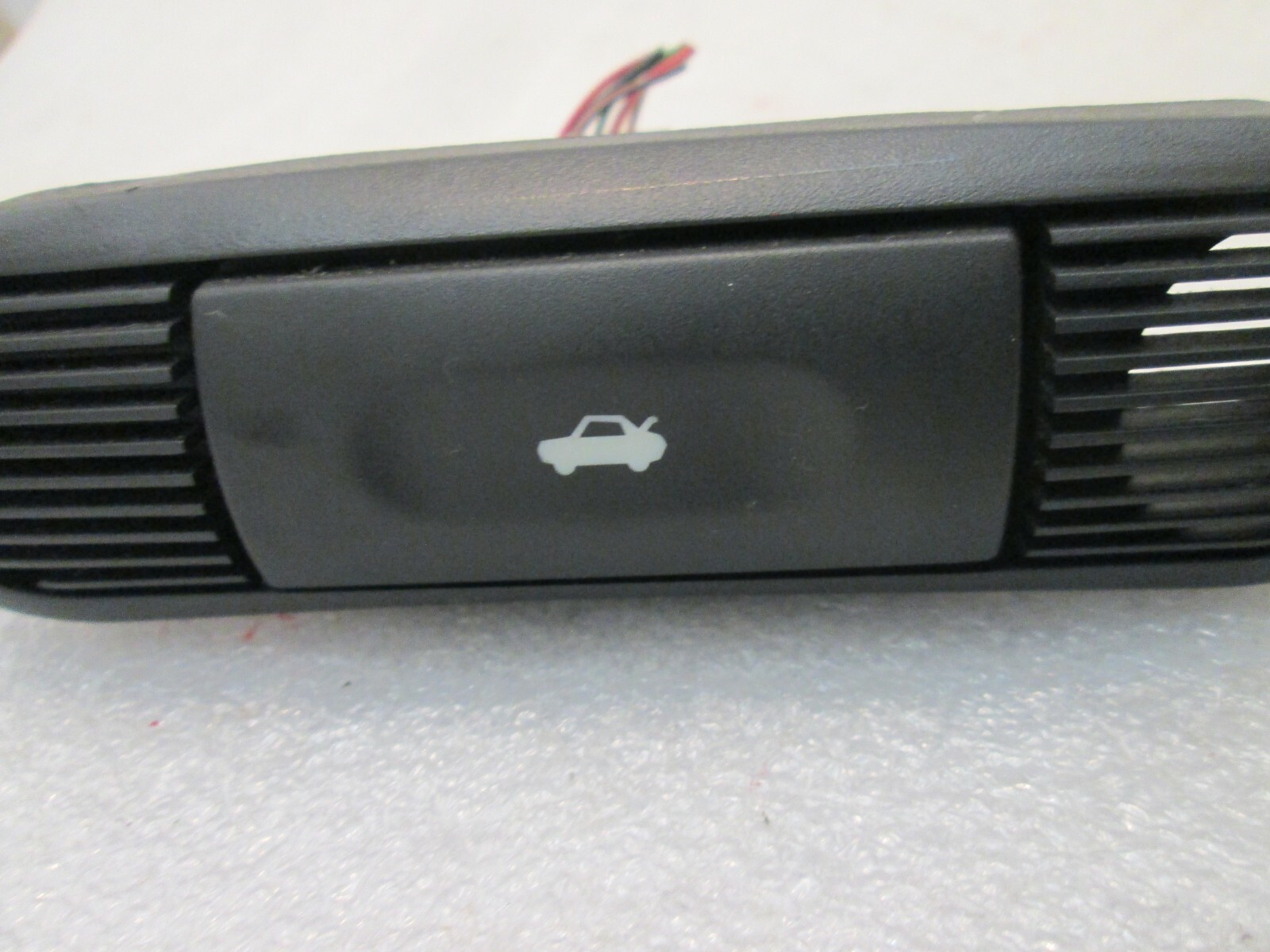 9803 Jaguar XJ8 XJR Super V8 VDP Trunk Release Button Controler Switch