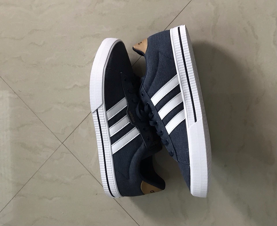 adidas Men's Skateboarding Shoes Size 11 - Image 4 of 4