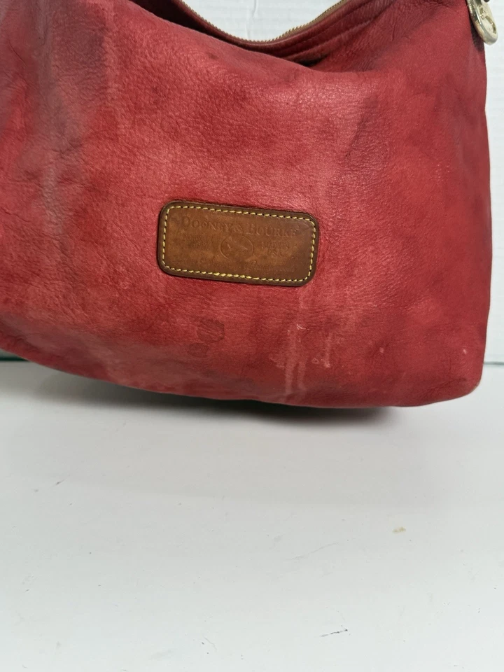 Bolso de Hombro Hobo Saco Rojo Cuero Guijarro Dooney & Bourke Foto 3 de 4