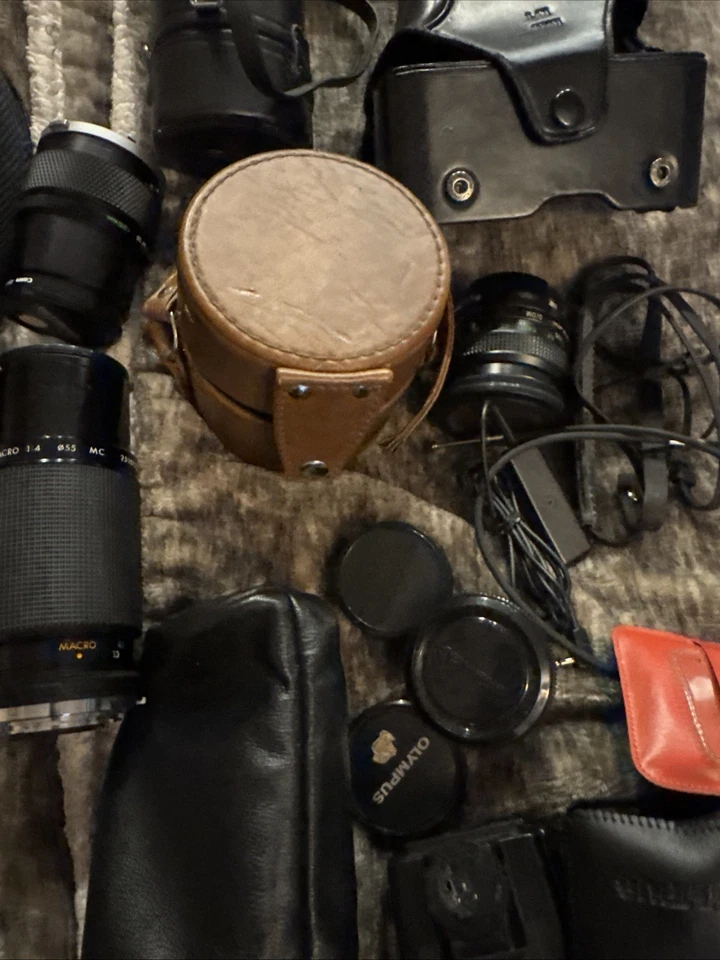 Paquete Olympus 35 mm OM/2S con lentes adicionales, bolsas para accesorios Foto 3 de 4