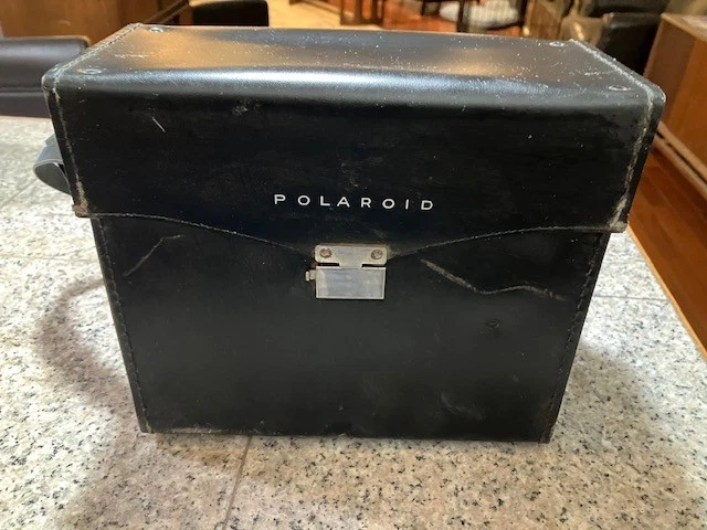 Estuche rígido de cuero negro Polaroid de colección años 60 tapa abatible con correa para el hombro Foto 2 de 4