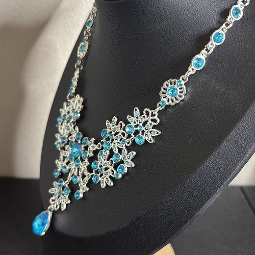 NWT Betsey Johnson Crystal Bib Blue Rhinestone Statement Necklace - Picture 3 of 7