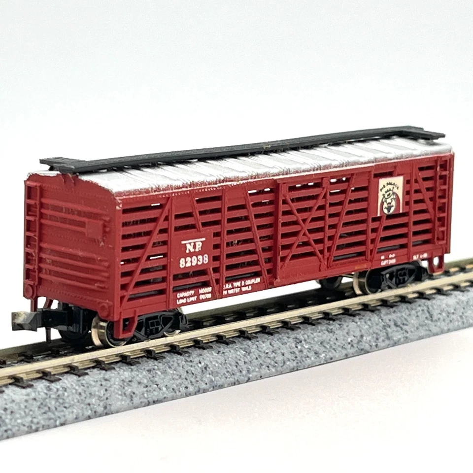 Model Power 3442 Northern Pacific Pig Palace Stock Car NP 82938 N Scale - Image 4 of 4