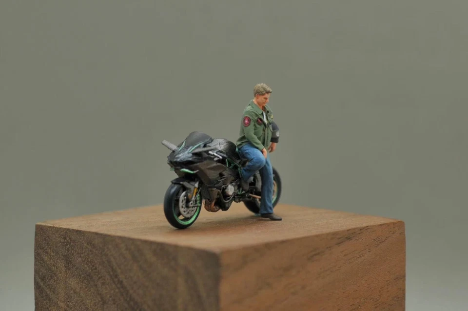 1/43 Tom Cruise Motocicleta Miniatura Modelo Escena Prop Coche Vehículo Juguete Foto 2 de 3