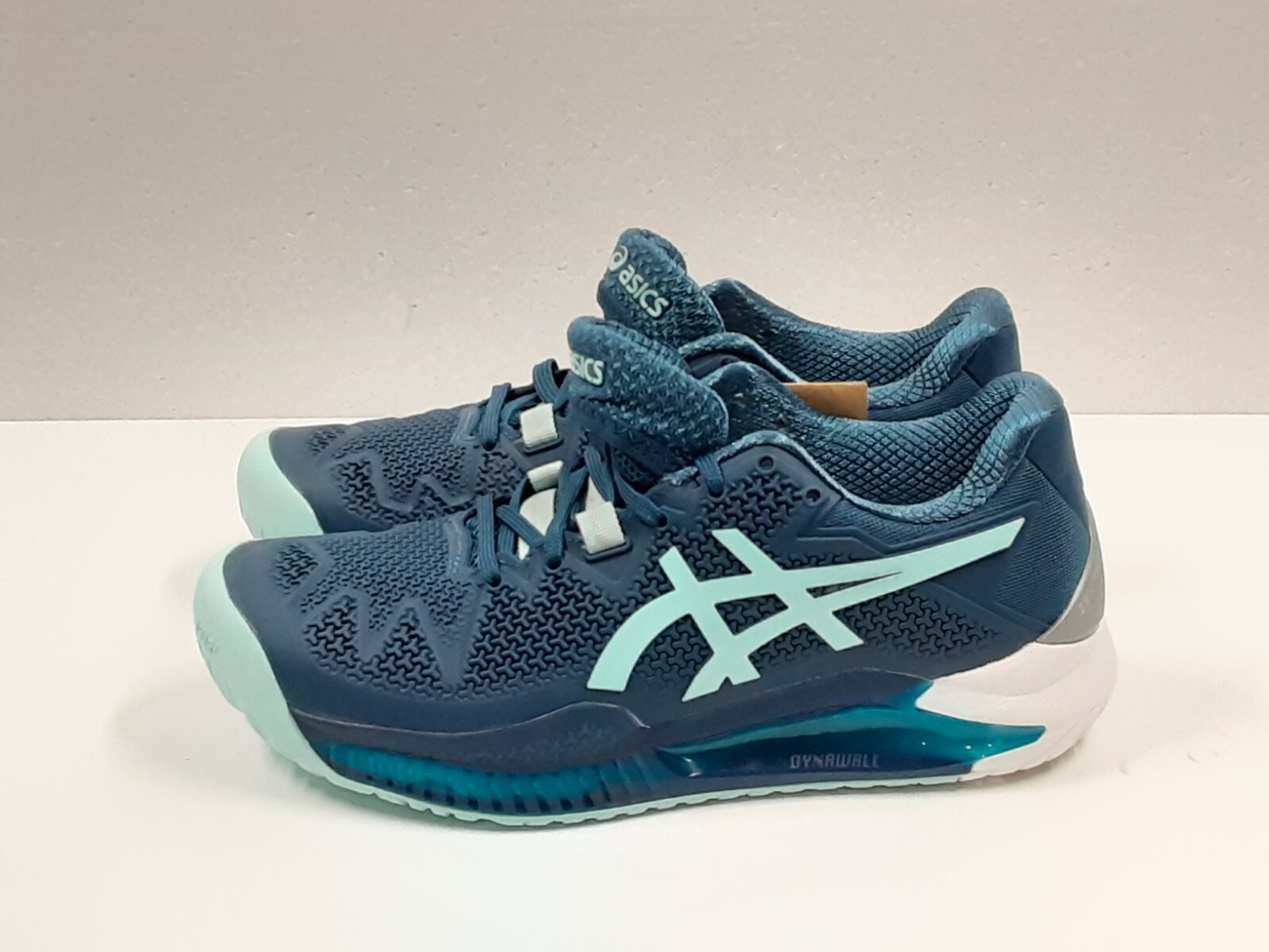 womens size 8 wide tennis shoes