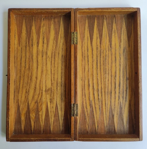 ANTIGUO TABLERO DE AJEDREZ Y BACKGAMMON DE MADERA CON DAMAS - SIGLO XIX - Imagen 2 de 12