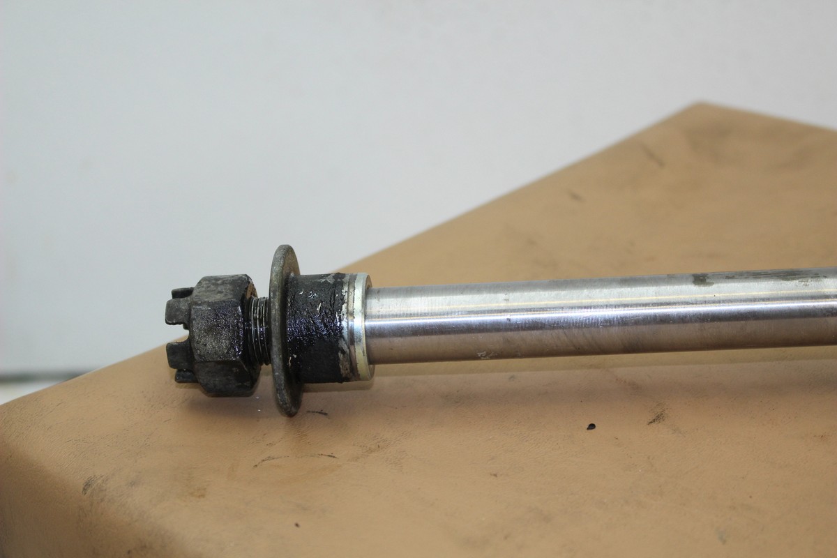 150　ごてん 1987 KAWASAKI NINJA ZX750 (#299) REAR AXLE BACK WHEEL RIM PIVOT