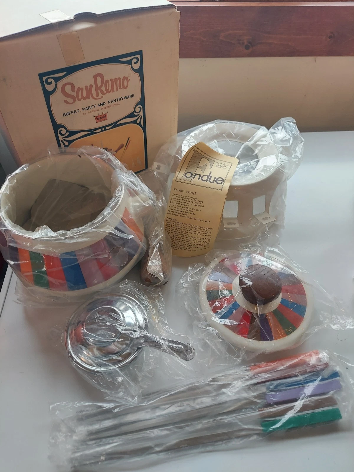 NOS VTG SanRemo 2Qt Porcelain Enameled Fondue Ensemble Imperial 1971 NO. 1501
Opens in a new window