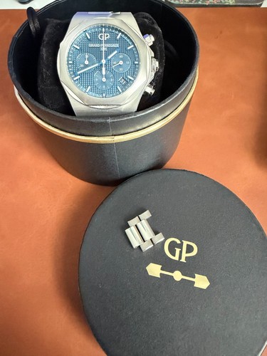 Girard-Perregaux Laureato Chronograph - 38mm Blue Dial Watch - 81040-11-431-11A