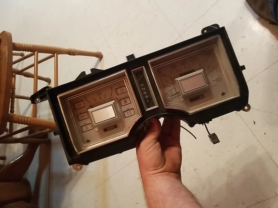 Medidores de cuadro de instrumentos Mercury Grand Marquis 1980-83 OEM usados D9MF-10848-ac Foto 2 de 4