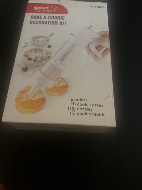 NIB Cookie Press and Cake Decorating Kit Molds Nozzles Smart Gourmet