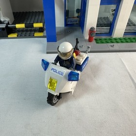 LEGO City Police Station 60047 Complete Set 2014 w/ Vehicles & Figures