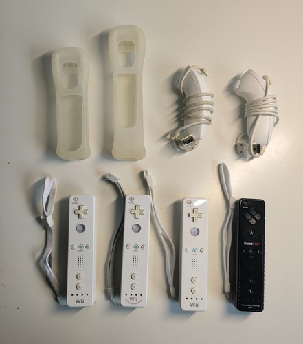 Nintendo Wii (Motion Plus (Adapter)) Remote/Controller, Nunchuk, Silikonhülle
