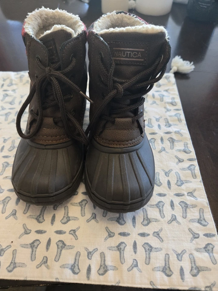 Botas de nieve Nautica Danube para niños pequeños plantillas peludas marrones - talla 11 juveniles Foto 4 de 4