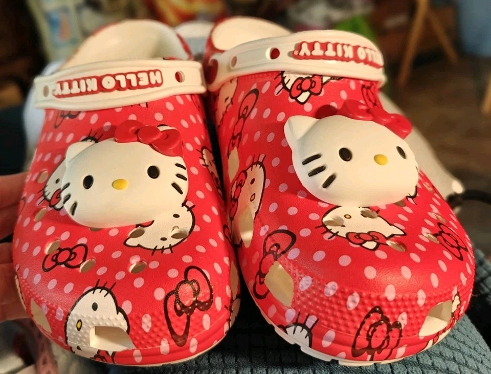 Crocs clásicos de lunares rojos Hello Kitty para mujer 9 para hombre 7 usados en excelente estado Foto 4 de 4
