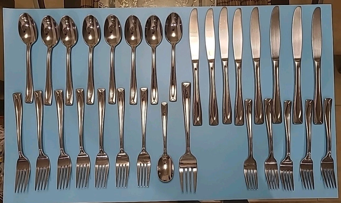 Oneida Lincoln Flatware 30pcs Stainless Forks, Spoons, Butter Knives