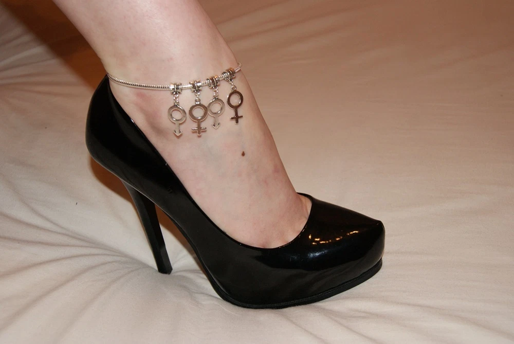 Wife 2024 wears anklet