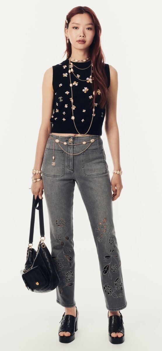 $3450 2024 24P CHANEL GRAY JEANS CC LOGO EMBROIDERED DENIM $3450 2024 24P CHANEL GRAY JEANS CC LOGO EMBROIDERED DENIM