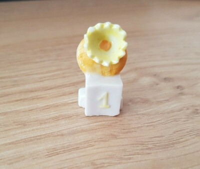 Fève - Galette Des Rois Auf Dem Podium (7294)