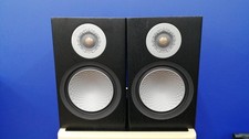 Par de altavoces de estantería Monitor Audio plateados 100 equipos de audio negros probados