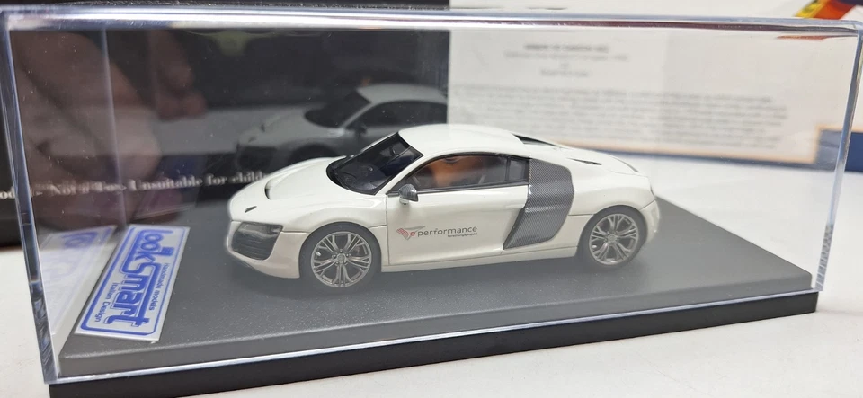 LOOK SMART - AUDI R8 E-PERFORMANCE - WHITE  - 1:43 SCALE MODEL CAR LSEP - Image 2 of 4