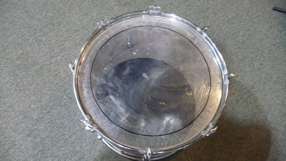 Bajo Ludwig 22"X14" carcasa sólida cubierta agrietada sin patas Foto 3 de 4