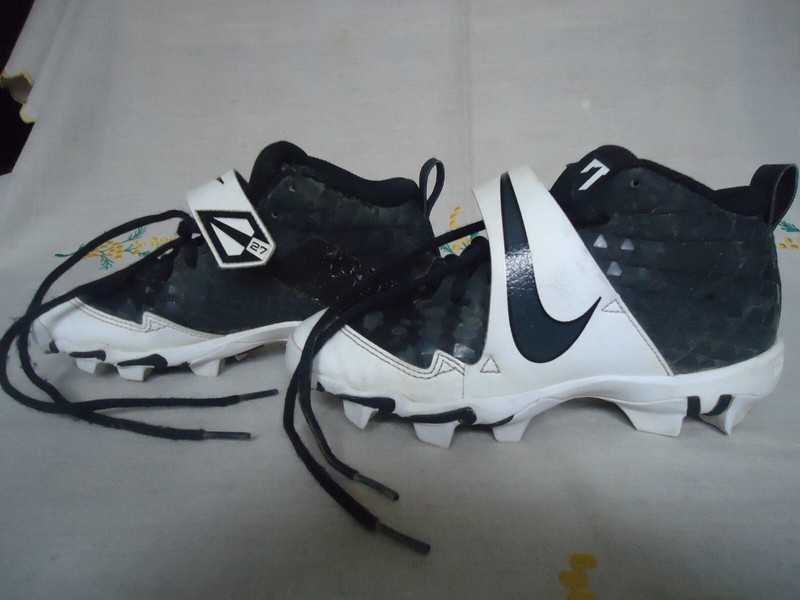 Nike Fastflex Trout Cleats Size 3.5Y Black and White Very Good Condition 
