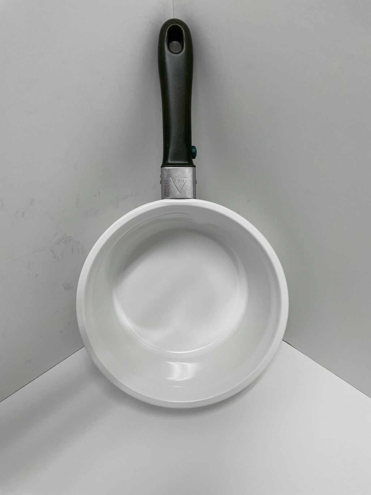 Princess House Nouveau White Ceramic Cookware 2 Qt Sauce Pan/Pot w